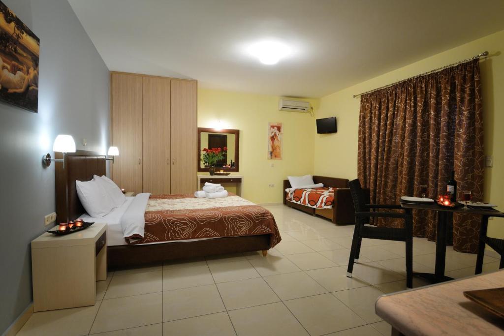 Faros Luxury Suites Маратополис Номер фото