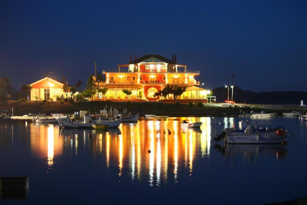 Faros Luxury Suites Маратополис Экстерьер фото